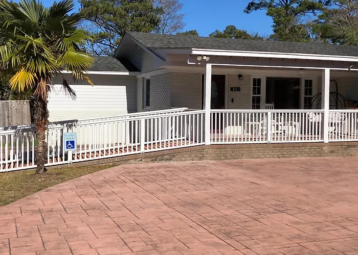 Charming 3-Bedroom House In Wilmington With Wifi, Ac