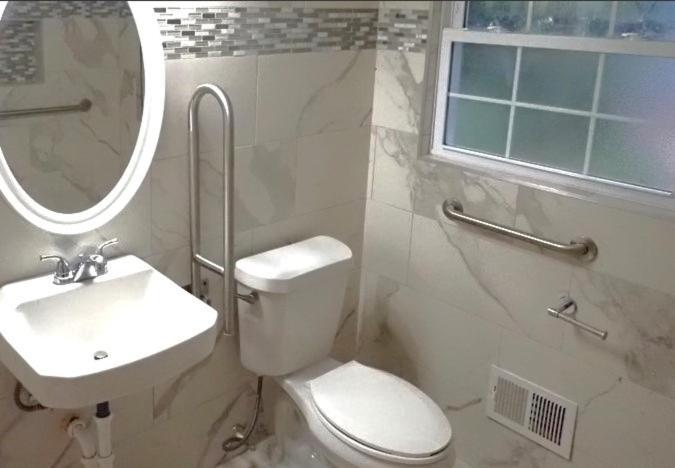 Holiday home Charming 3-bedroom House In With Wifi, Ac *