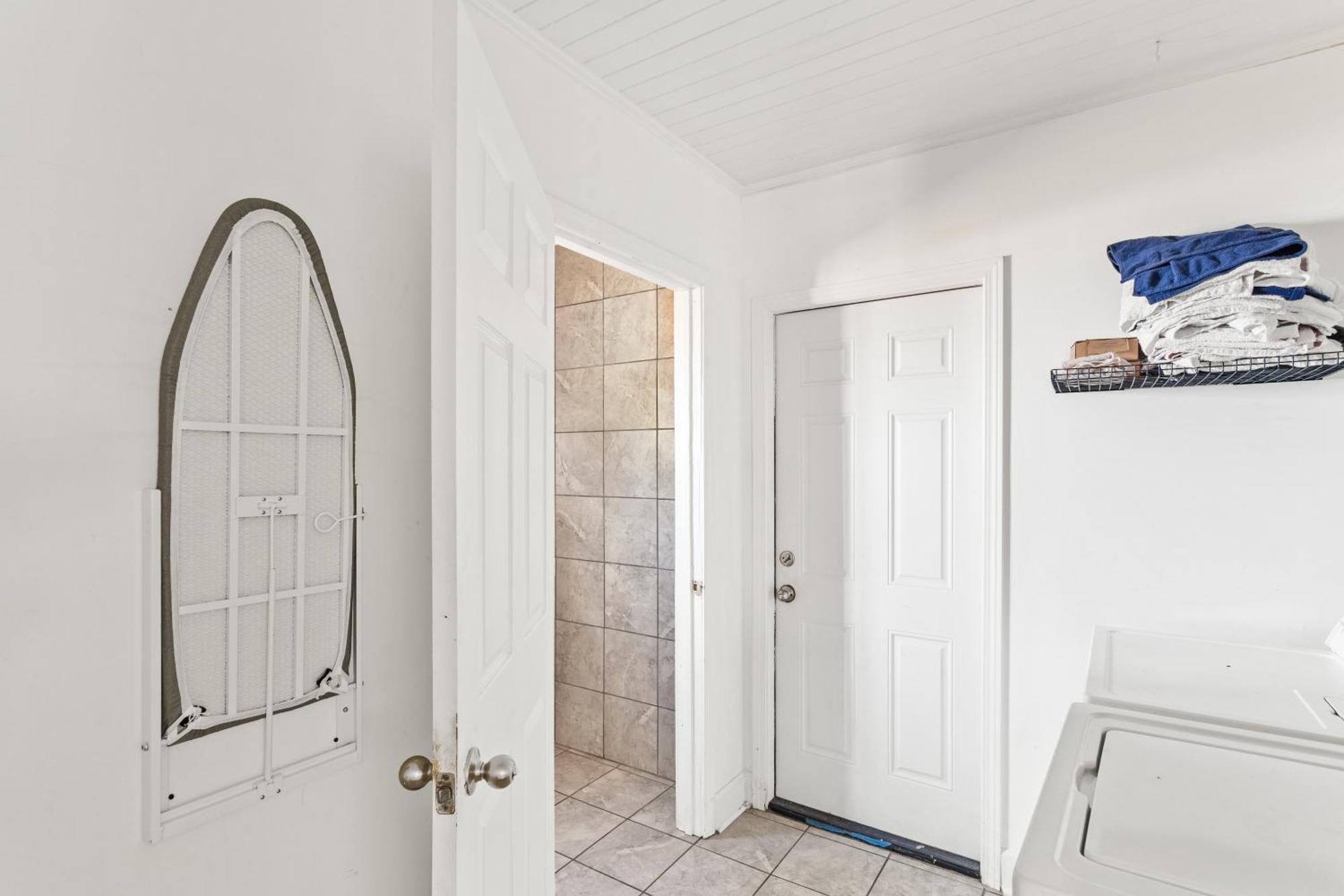 Charming 3-bedroom House In With Wifi, Ac Holiday home
