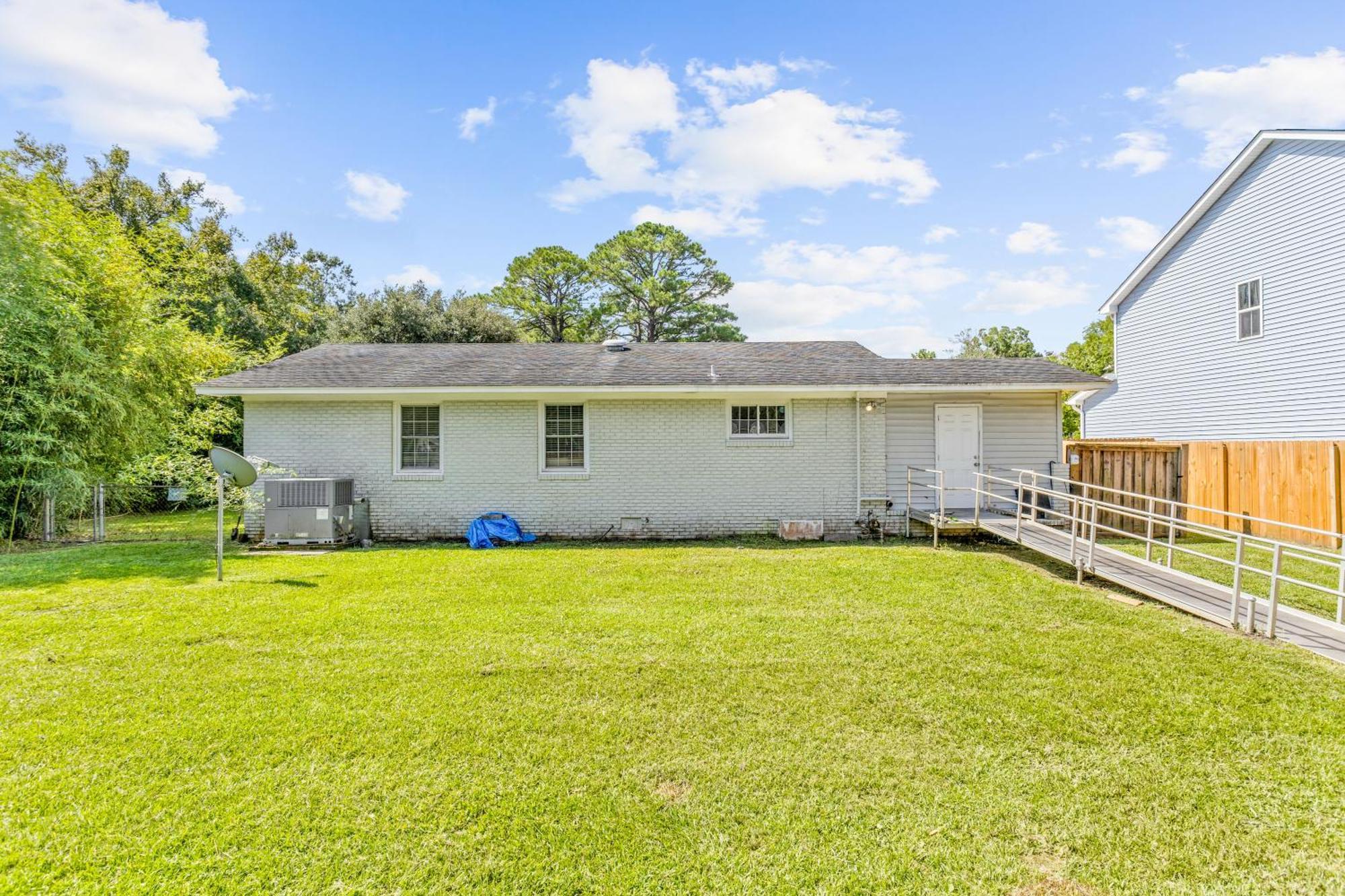 Charming 3-bedroom House In With Wifi, Ac Holiday home *