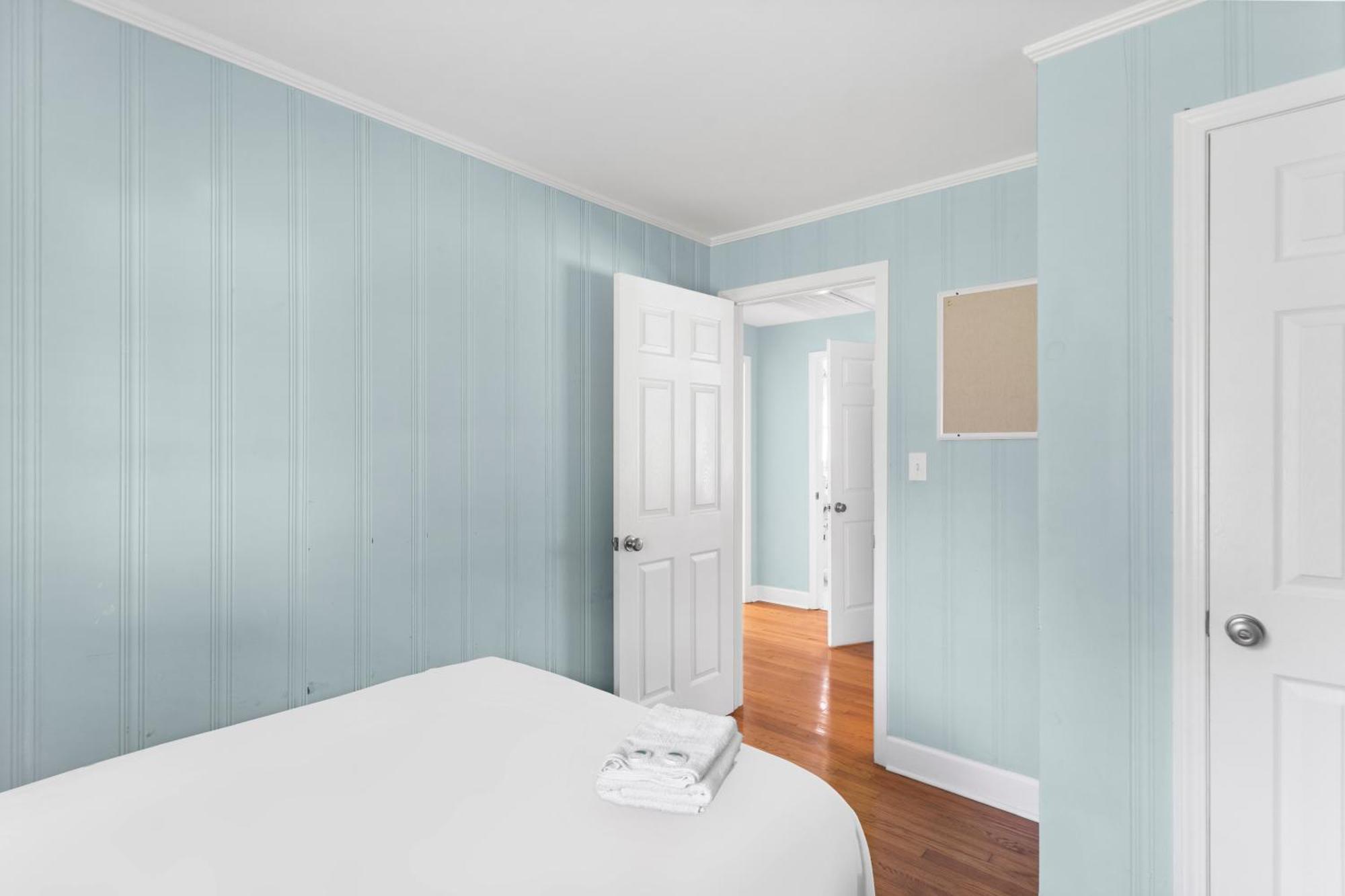 Charming 3-bedroom House In With Wifi, Ac Holiday home