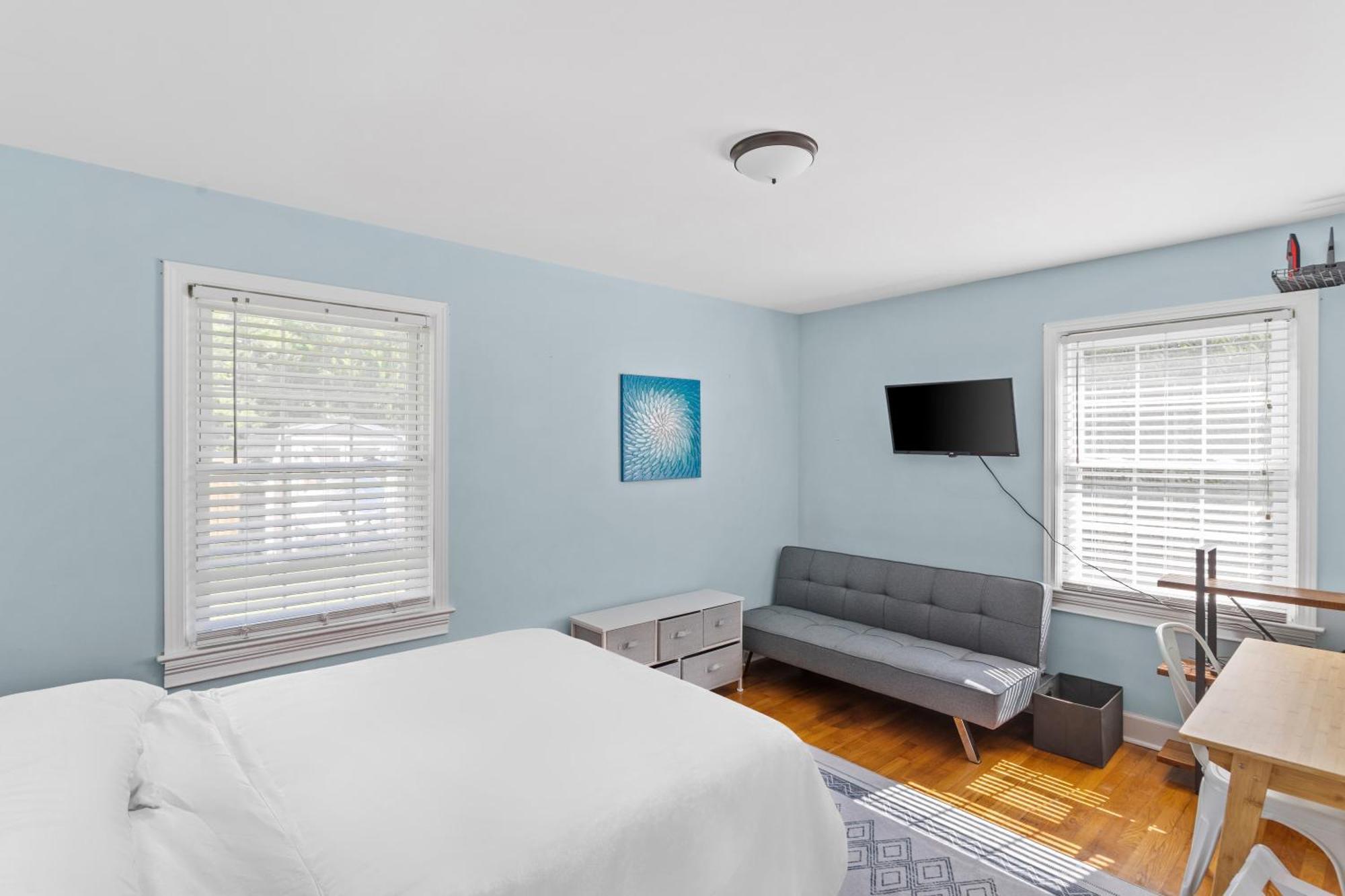 Charming 3-bedroom House In With Wifi, Ac *