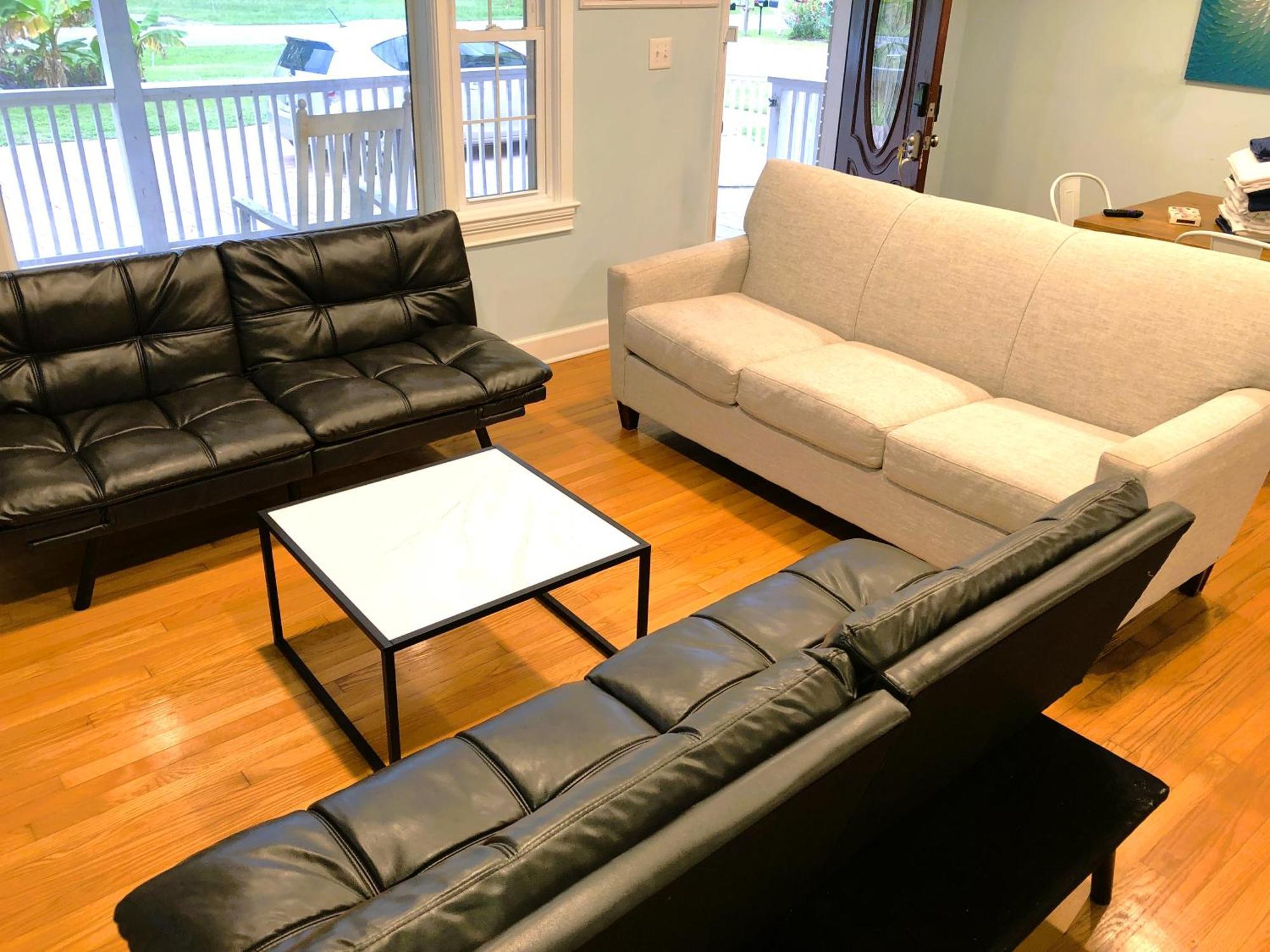 Charming 3-bedroom House In With Wifi, Ac Holiday home *